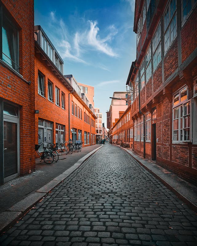 Nyd stemningen med kroophold i Danmark med historie og lokale oplevelser